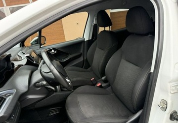 Peugeot 208 I Hatchback 5d Facelifting 1.2 PureTech 82KM 2017 Peugeot 208 1,2 82KM Klimatyzacja 1.2 Benzyna 82KM, zdjęcie 17