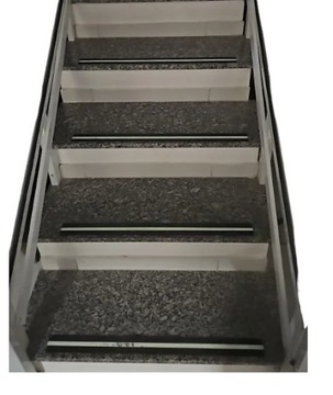 TAŚMA ANTYPOŚLIZGOWA z paskiem fluorescencyjna 50mm 3m