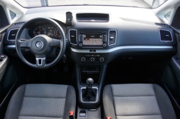 Volkswagen Sharan II Van 2.0 TDI-CR BMT 140KM 2013 Volkswagen Sharan 2.0 TDI CR 140 KM, 4x4, Klima, Biksenon, Duzy ekran, Hak, zdjęcie 10