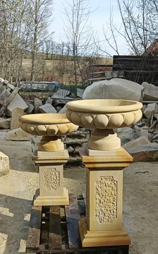 Колонны с вазами, камень песчаник