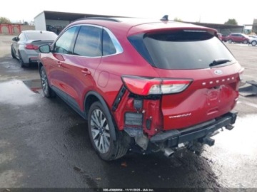 Ford Kuga III 2020 Ford Kuga 2020 r., 2,0L TITANIUM 2.0 Benzyna 250KM, zdjęcie 3