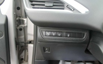 Peugeot 208 I Hatchback 3d 1.6 e-HDI 92KM 2015 Peugeot 208 1.6 Diesel 92KM, zdjęcie 18