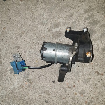 ACTROS MP4 MP3 MP2 SILNICZEK SILNIK SZYBERDACHU 0058208242