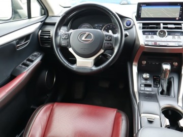 Lexus NX I SUV Facelifting 300h 197KM 2018 Lexus NX 300h, Salon Polska, Serwis ASO, 4X4, zdjęcie 6