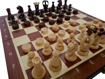 Шахматы, сделанные из Махонии и Джавора