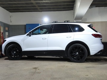 Volkswagen Touareg III SUV 3.0 V6 SCR TDI 286KM 2019 VW Touareg R-Line PL Full Wentyle Masaż Dynaudio Panorama Dociąg Matrix Hak, zdjęcie 5
