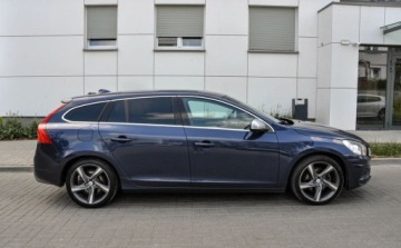 Volvo V60 I Kombi 2.0 D3 163KM 2011 Volvo V60 2,0d 163KM Bezwypadkowy R-Design 2.0 Diesel 163KM, zdjęcie 4