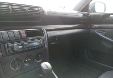 Audi A4 B5 Sedan 1.9 TDI 90KM 1996 Audi A4 Limousine Audi A4 Limousine 1.9 Diesel 90KM, zdjęcie 10