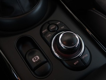 Mini Clubman F54 Kombi 1.5 136KM 2021 MINI Clubman Cooper, Salon Polska, Serwis ASO, zdjęcie 17