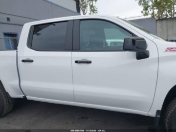 Chevrolet Silverado II 2025 Chevrolet Silverado 2025r., 4x4, 5.3L 5.3 Benzyna 355KM, zdjęcie 4