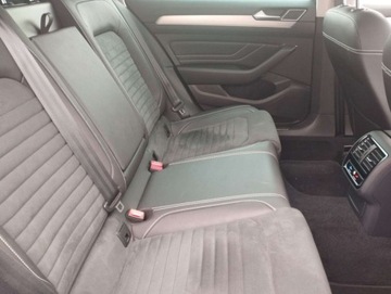 Volkswagen Passat B8 Variant Facelifting 2.0 TDI SCR 200KM 2022 Volkswagen Passat 2.0 TDI 200KM 4x4 DSG R Line Kamera Virtual Hak LED Matr, zdjęcie 24