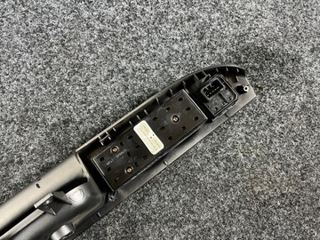 KIA CARENS II 02-06R PANEL PŘEPÍNAČ SKEL ZRCÁTKO