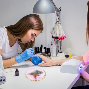 ПАЛИТРА ДЛЯ ПОКРАСКИ НОГТЕЙ 2 ШТ.