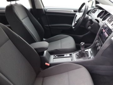 Volkswagen Golf VII Hatchback 3d Facelifting 1.0 TSI 85KM 2018 VW Golf 1.0 TSI, Salon Polska, Serwis ASO, Klima, zdjęcie 8