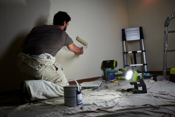 RYOBI RLFD18 LAMPA WARSZTATOWA 18V PRZENOŚNA + 5Ah