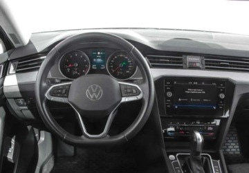 Volkswagen Passat B8 Variant Facelifting 2.0 TSI 190KM 2023 Volkswagen Passat 2.0 Benzyna 190KM, zdjęcie 17