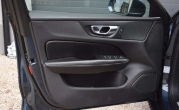 Volvo V60 I Kombi Facelifting 2.0 D3 DRIVE-E 150KM 2018 Volvo V60 2.0 D Automatic Skora Navi Ledy Virtual Kamera 2.0 Diesel 150KM, zdjęcie 17