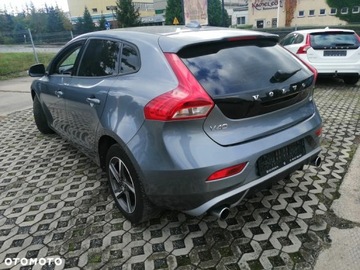 Volvo V40 II Hatchback 2.0 T2 DRIVE-E 122KM 2016 Volvo V40 II 2.0 T2 2,0 POLIFT, bezwypadkowy, zdjęcie 2