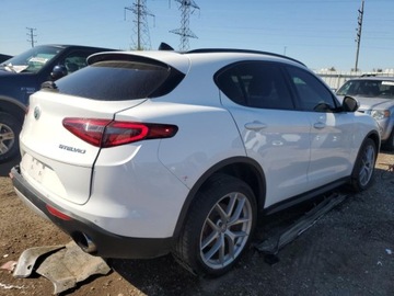 Alfa Romeo Stelvio SUV 2.0 Turbo 280KM 2018 Alfa Romeo Stelvio Ti Sport 2018 2.0l 2.0 Benzyna 280KM, zdjęcie 3