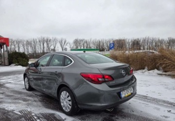 Opel Astra J Sedan 1.4 Turbo ECOTEC 140KM 2019 Opel Astra Opel Astra 1.4 Benzyna 140KM, zdjęcie 3