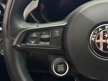 Alfa Romeo Giulia II Sedan Facelifting 2023 2.0 GME Turbo 280KM 2024 Alfa Romeo Giulia Q4 Veloce / Harman/kardon / Szyb, zdjęcie 20