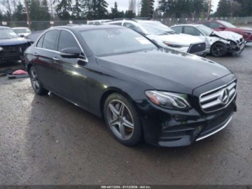 Mercedes Klasa E W213 2020 Mercedes-Benz Klasa E 2020 MERCEDES-BENZ E 350 4MATIC 2.0 Benzyna 255KM, zdjęcie 1
