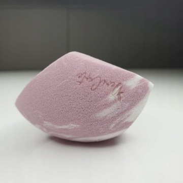 ГУБКА ДЛЯ МАКИЯЖА DENI CARTE НАРЕЗАННЫЙ БЛЕНДЕР