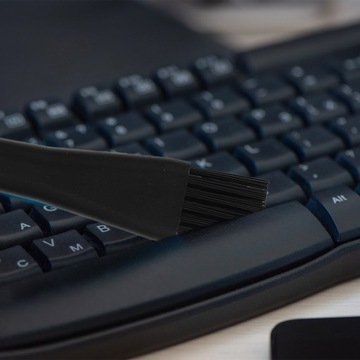 SZCZOTKA DO CZYSZCZENIA KLAWIATURY KOMPUTERA LAPTOPA CZARNA