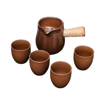 Ceramiczny dzbanek do herbaty z luźnymi liśćm