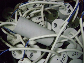 KONDENSATOR ROZRUCHOWY DO SILNIKA 2,5uF 450V PL