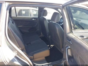 Volkswagen Tiguan II 2022 Volkswagen Tiguan 2022 Volkswagen Tiguan 2.0T SE R-Line Black FWD 2.0 184KM, zdjęcie 12