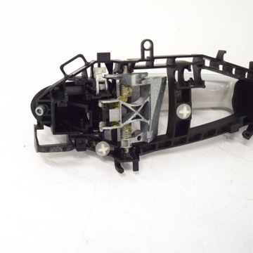 BMW 3 F30 PŘEDNÍ PRAVÉ DVEŘE VNĚJŠÍ KLIKA 1.60 BENZÍN 125KW 2012 LH