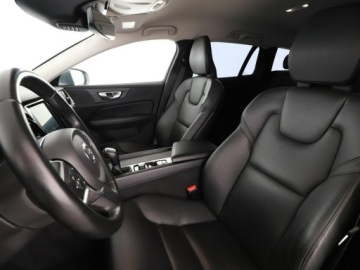 Volvo V60 I Kombi Facelifting 2.0 D3 DRIVE-E 150KM 2018 Volvo V60 full LED skóra navi klima auto grzane, zdjęcie 12