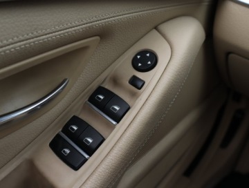 BMW Seria 5 F10-F11 Touring Facelifting 520d 190KM 2016 BMW 5 520d, Salon Polska, 187 KM, 4X4, Automat, zdjęcie 19