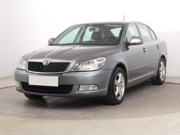 Skoda Octavia II Hatchback Facelifting 1.6 TDI CR DPF 105KM 2012 Skoda Octavia 1.6 TDI, Klima, Klimatronic, zdjęcie 1