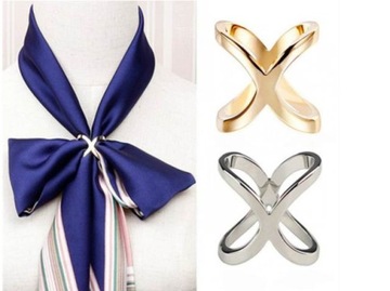 Ozdobna klamra KLIPS PIERŚCIEŃ DO APASZKI SZALA kolor srebrny