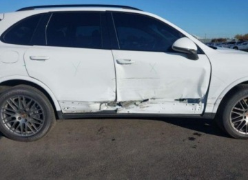 Porsche Cayenne III 2018 Porsche Cayenne 2018, 3.6L, 4x4, PLATINUM, od ubezpieczalni 3.6 Benzyna, zdjęcie 4