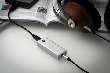 Мобильный ЦАП Pro-Ject Box E черного цвета