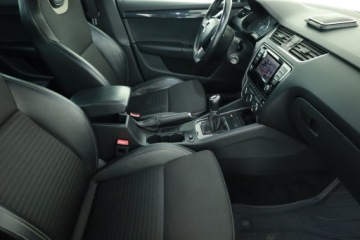 Skoda Octavia III RS Kombi 2.0 TDI 184KM 2015 Skoda Octavia RS 2.0 TDI, 181 KM, Skóra, Navi, zdjęcie 6