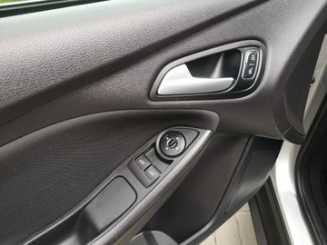 Ford Focus III Hatchback 5d facelifting 1.6 Ti-VCT 85KM 2015 Ford Focus 1.6 16V Benzyna Klima Podgrz. szyby, zdjęcie 10