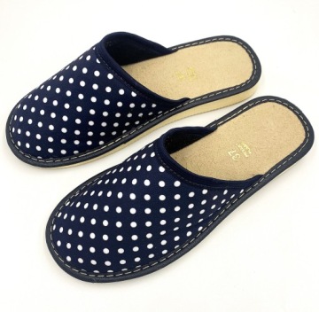 KAPCIE ZAKRYTE DAMSKIE PANTOFLE W KROPKI MATERIAŁOWE CIAPY granat r.40