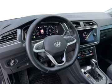 Volkswagen Tiguan II SUV Plug-in 1.4 TSI e-HYBRID 245KM 2022 Volkswagen Tiguan Tiguan 1.4 TSI Plug In DSG Highline LED Matrix Hak AsoFV, zdjęcie 10