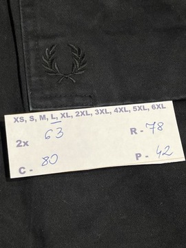 Размер ЧЕРНОЙ КУРТКИ FRED PERRY CLASSIC PARKA WASH. л