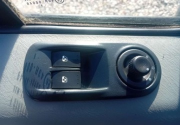 Renault Trafic II Kabina 2.0 dCi 90KM 2009 Renault Trafic Renault Trafic 2.0 Diesel 90KM, zdjęcie 19