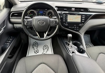 Toyota Camry IX Sedan 2.5 Hybrid Dynamic Force 218KM 2019 Toyota Camry Salon Polska, Serwis ASO, Gwarancja,1 rej III 2020r. 2.5 218KM, zdjęcie 3