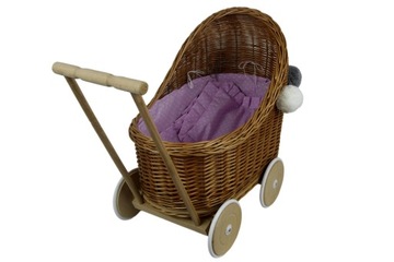 Низкая плетеная кукольная коляска с помпоном.