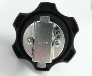 КРЫШКА НАЛИВНОЙ ЗАПРАВКИ + КЛЮЧ SUZUKI