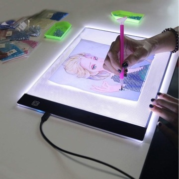 ДОСКА ДЛЯ ЧЕРТЕЖА А4 С ПОДСВЕТКОЙ И USB-КАБЕЛЕМ + ЗАЖИМ