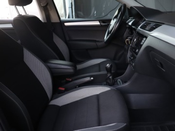 Skoda Rapid II Liftback Facelifting 1.0 TSI 110KM 2017 Skoda Rapid Spaceback 1.0 TSI, Salon Polska, zdjęcie 8