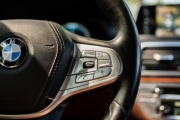 BMW Seria 7 G11-G12 Sedan 750i 450KM 2016 BMW G12 750Li xDrive Individual, zdjęcie 11